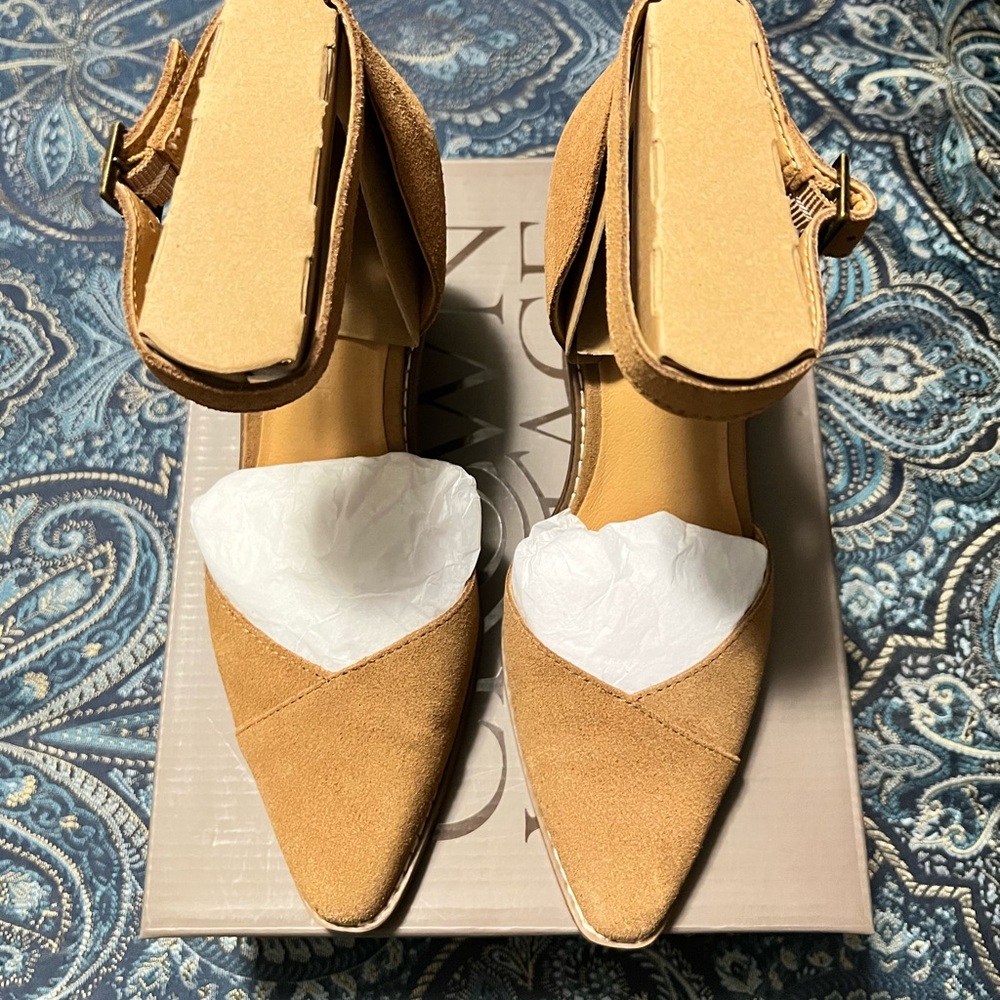 Crown Vintage Tan Pointed Toe Heels